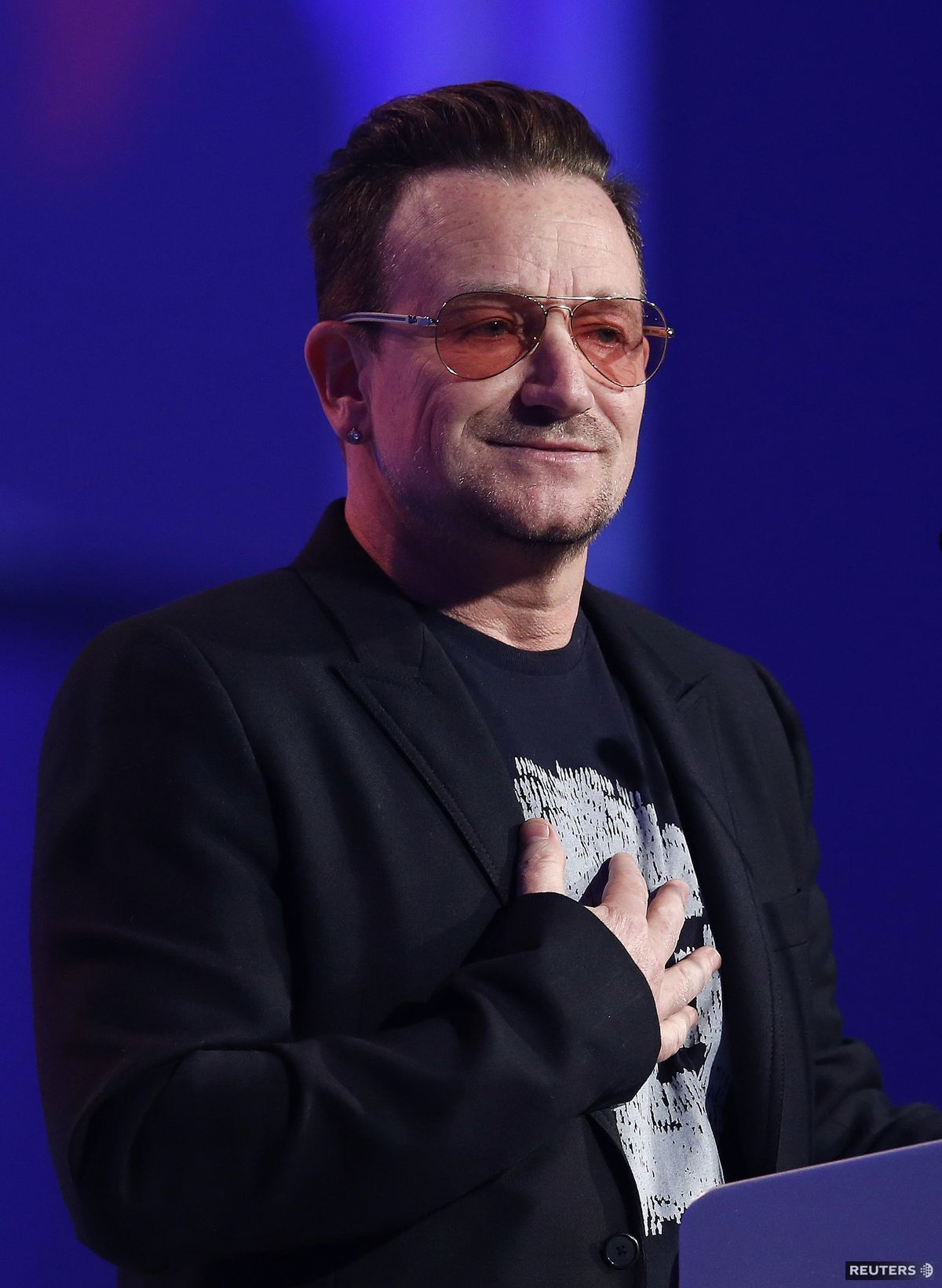 Spevák Bono.