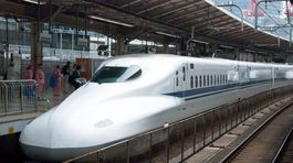 Japonci ponúkajú vlak s wellnessom pre nohy. Nevyleje sa voda v zákrute?