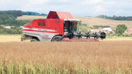 Dobrá úroda na poliach, poľnohospodári na Agrokomplexe