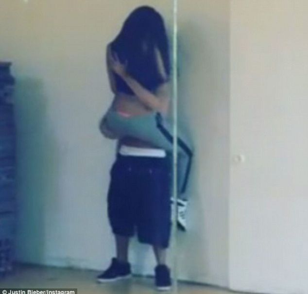 Dvojica Justin Bieber a Selena Gomez zachytení...
