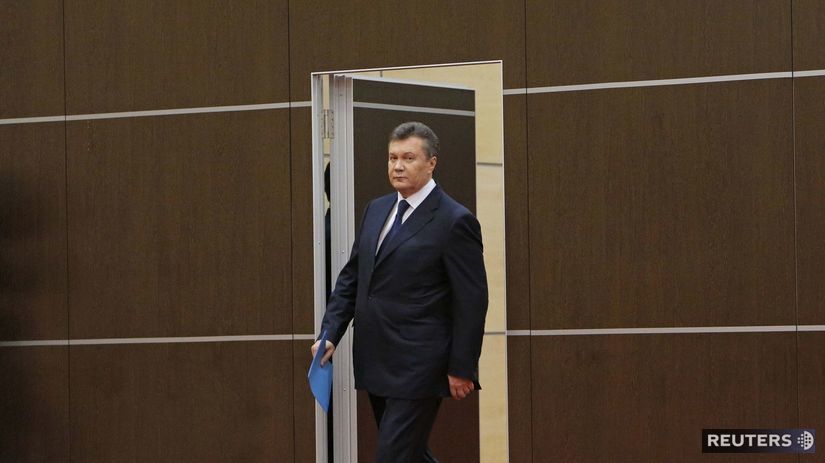 Zosadený ukrajinský prezident Viktor Janukovyč...