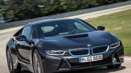 BMW i8: Facelift prinesie vyšší výkon a silnejšiu batériu