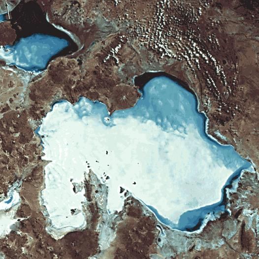 Pohľad na Salar de Uyuni z vesmíru.