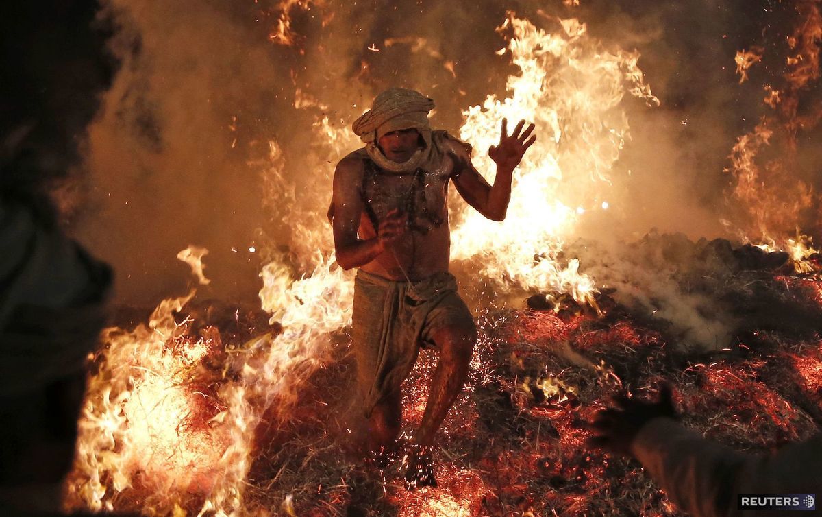 festival Holi, oheň, rituál