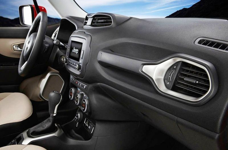 Otočný ovládač na stredovej konzole umožňuje...