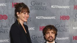 Režisérka Erica Schmidt a herec Peter Dinklage.