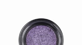 Na hnedé alebo zelené oči - očný tieň Scarab Violetta od Giorgio Armani Cosmetics