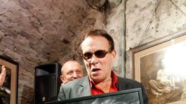 Štvrtá svadba pre Jana Saudka. Vzal si novinárku Hodkovú