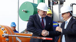 Slovensko-maďarským plynovodom už prúdi plyn