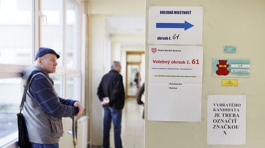 Atmosféra otvorenia volebných miestností v...