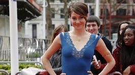 Herečka Shailene Woodley v šatách Elie Saab. 