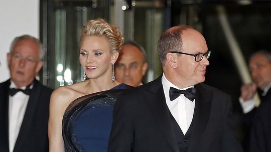 Monacké knieža Albert prichádza so svojou...