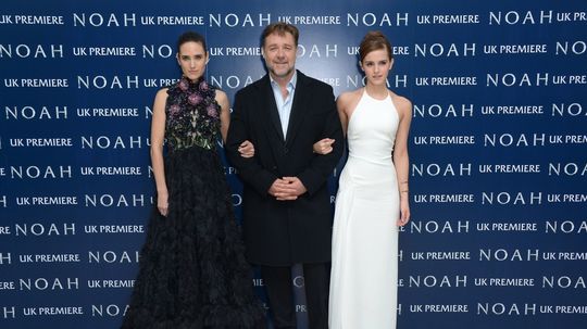 Herečka Jennifer Connelly (vľavo), Russell...