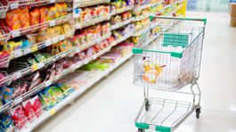 Zlacnie vyše sto potravín, parlament znížil DPH