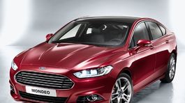 Konečne! Nové Mondeo stojí na prahu Európy. Dostane aj 4x4