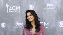 Angie Harmon