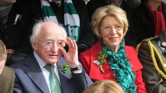 V írskych prezidentských voľbách zvíťazil Michael Higgins, vyplýva z exit pollov