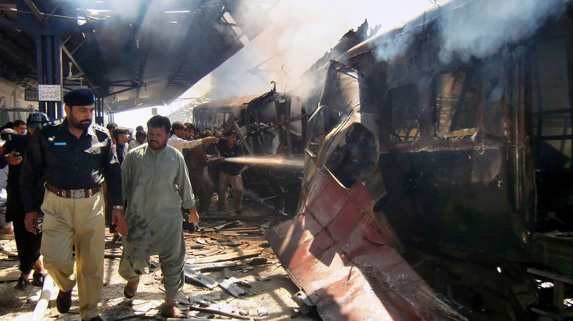 Pakistan, vlak, výbuch