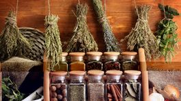 Koreniny a bylinky, ktoré eliminujú zápal v tele