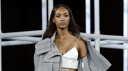Modelka v kolekcii Alexander Wang Jar 2014.
