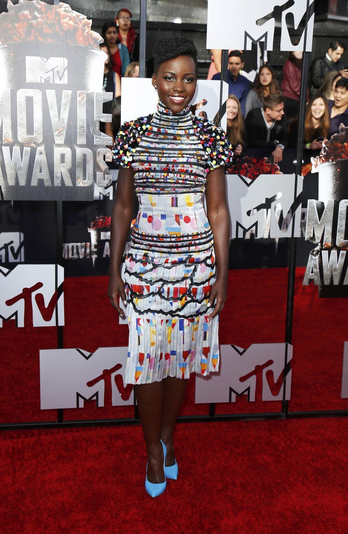 Herečka Lupita Nyong'o dorazila v šatách...