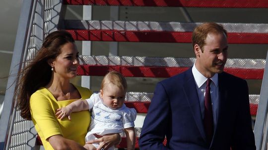 Britský kráľovský pár po prílete do Sydney. 