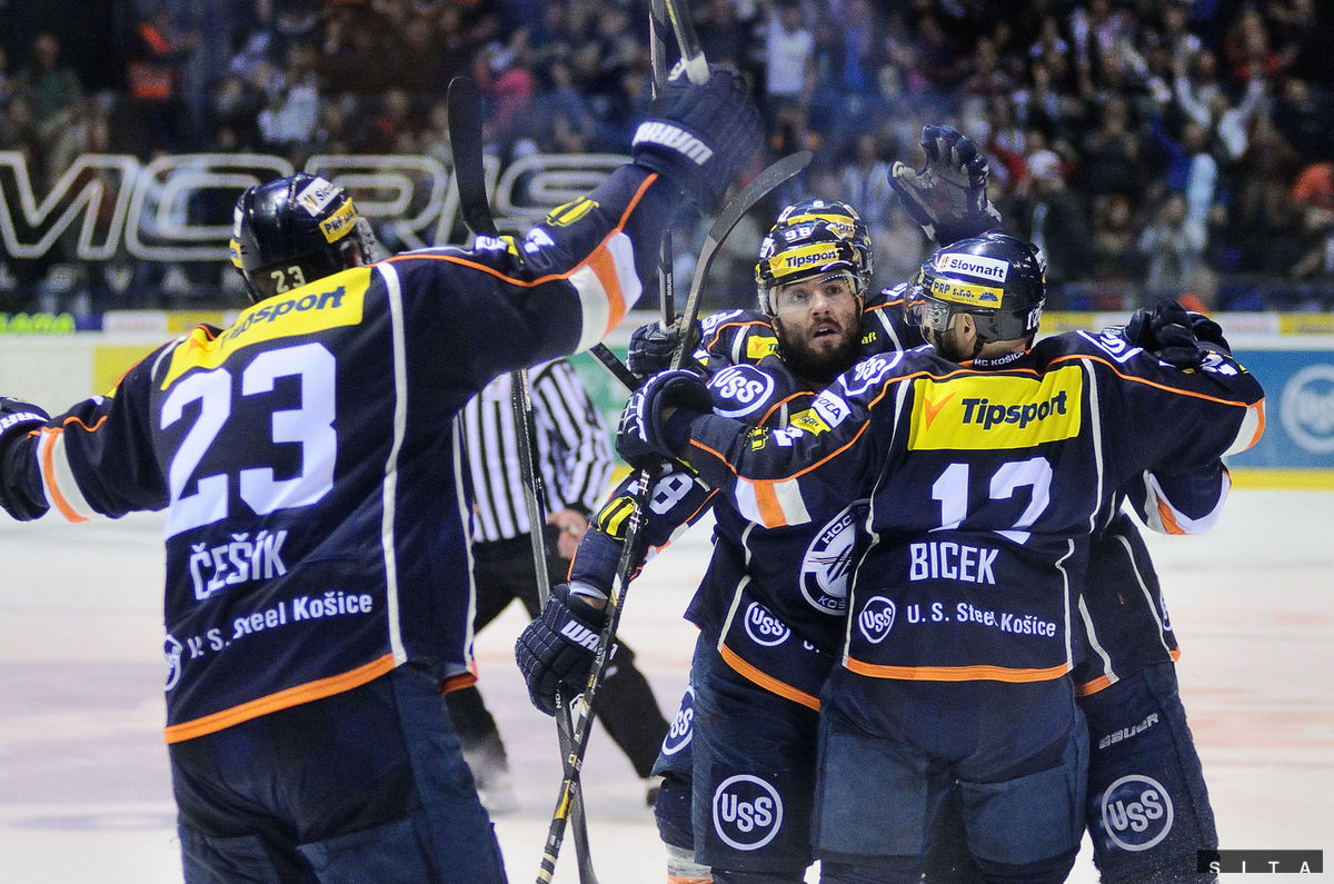 Peter Sojčík (uprostred vpravo) z Košíc v...