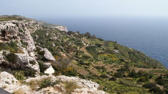 Útesy Dingli na Malte.