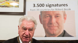 Iniciátorov petície na podporu biskupa Bezáka nuncius neprijal