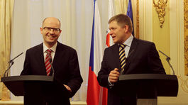 Sobotka zvoláva kvôli utečencom mimoriadny summit krajín V4