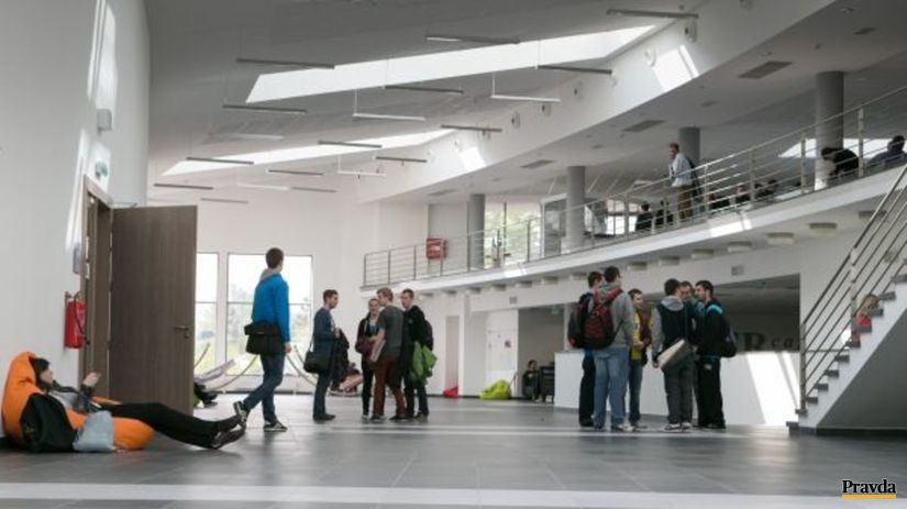 Študenti STU v Bratislave na Fakulte...