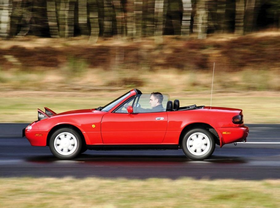 Miata (MX-5) vychádzala z tradície slávnych...