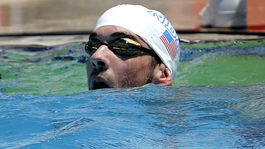 VIDEO: Súboj o kráľa oceánu. Plavecký rekordér Phelps si zmeral sily so žralokom