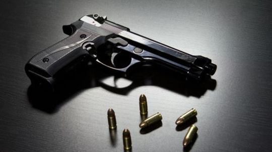 Česká vláda schválila návrh, ktorý do ústavy zavedie právo na zbraň