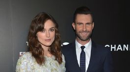 Herečka Keira Knightley a jej filmový kolega - spevák Adam Levine.