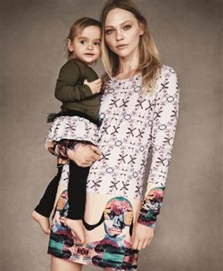 Sasha Pivovarova s dcérou Miou.