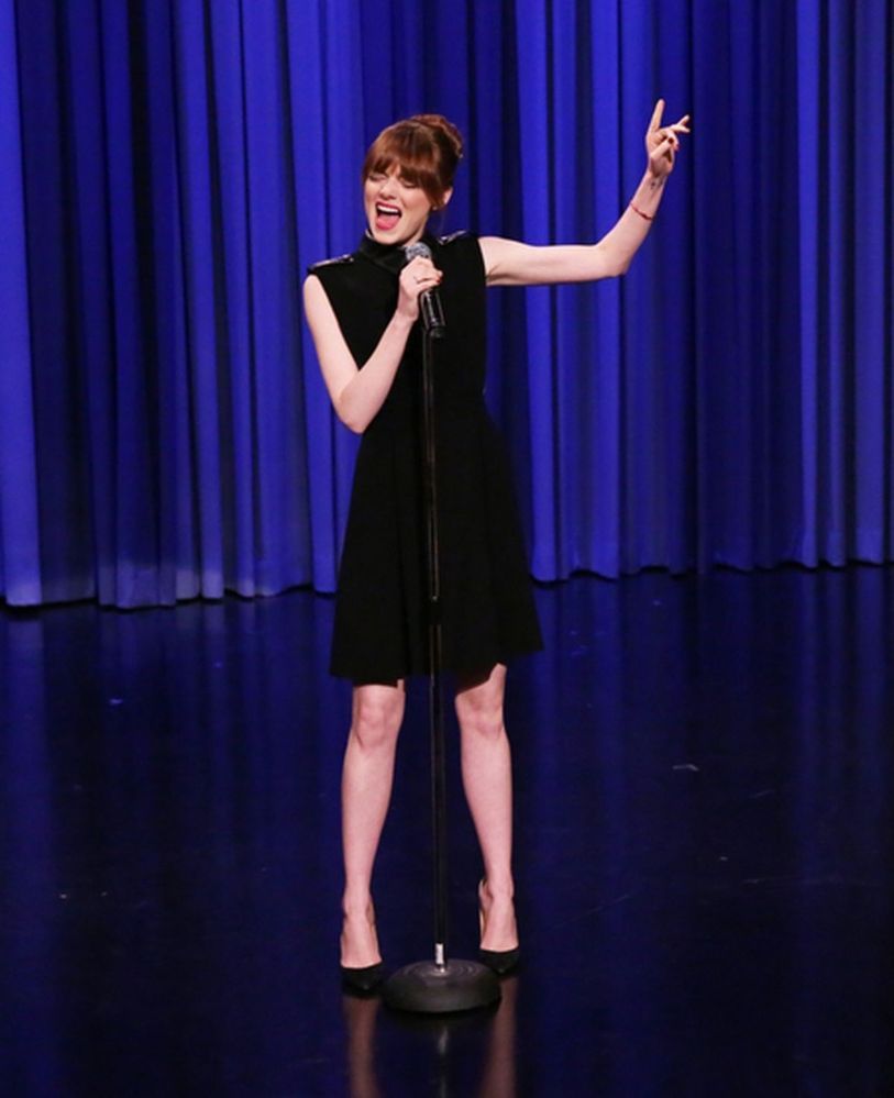 Herečka Emma Stone počas súťaže v spievaní na...