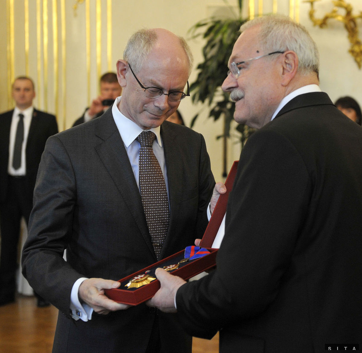 Predseda Európskej rady Herman Van Rompuy a...