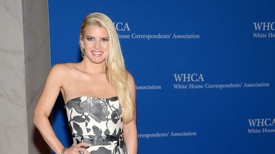 Herečka Jessica Simpson si na večeru Bieleho...