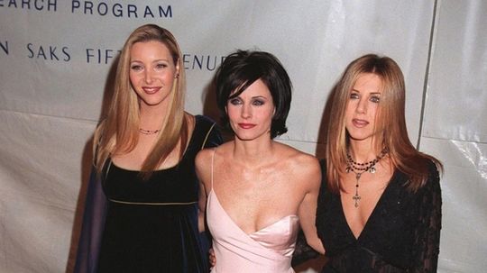 Trio herečiek (zľava): Lisa Kudrow, Courteney...