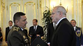 Prezident povýšil štyroch generálov