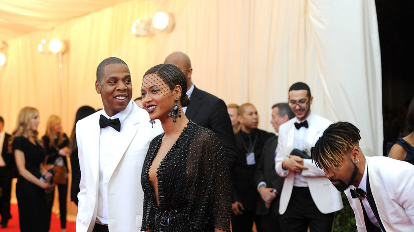 Manželský pár Jay Z a Beyonce (speváčka v róbe...