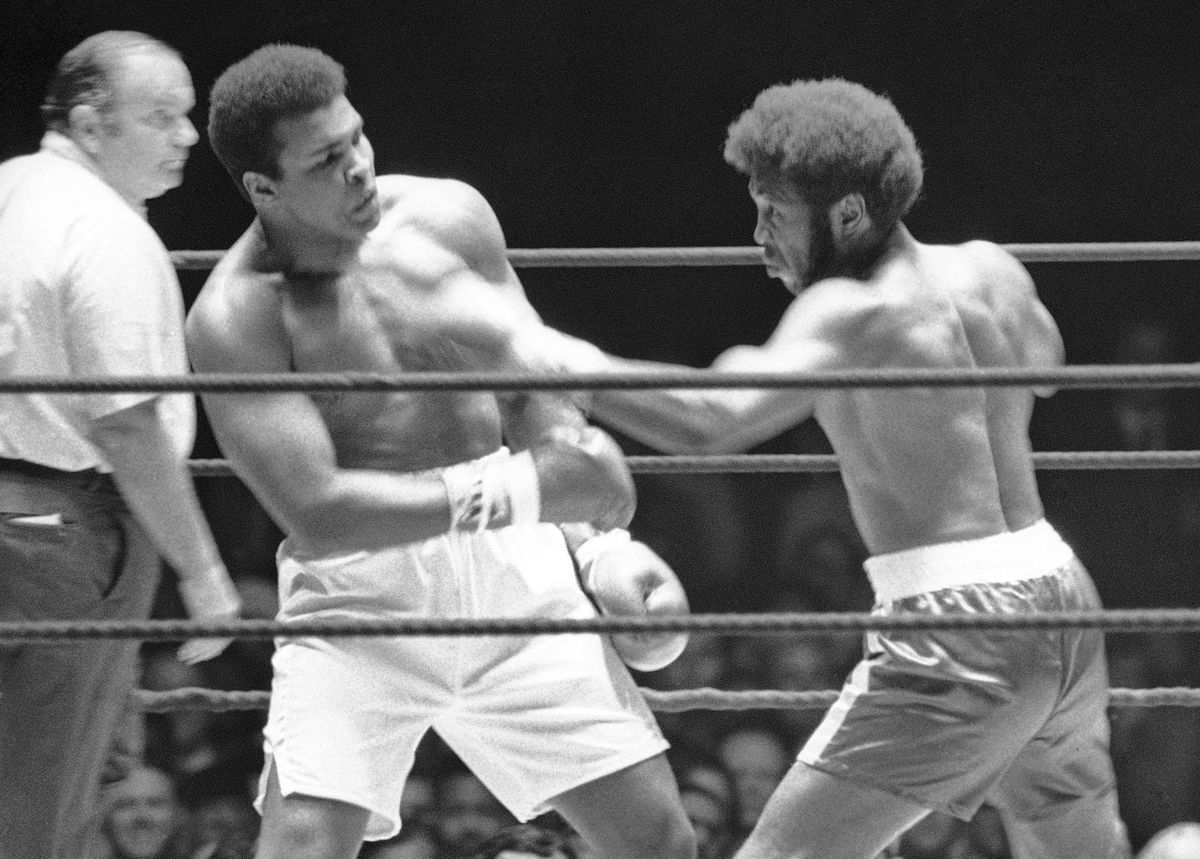 Jimmy Ellis (vpravo) v súboji s Muhammadom Alim...