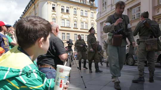 Rekonštrukcia bojov Wehrmachtu a Červenej armády.