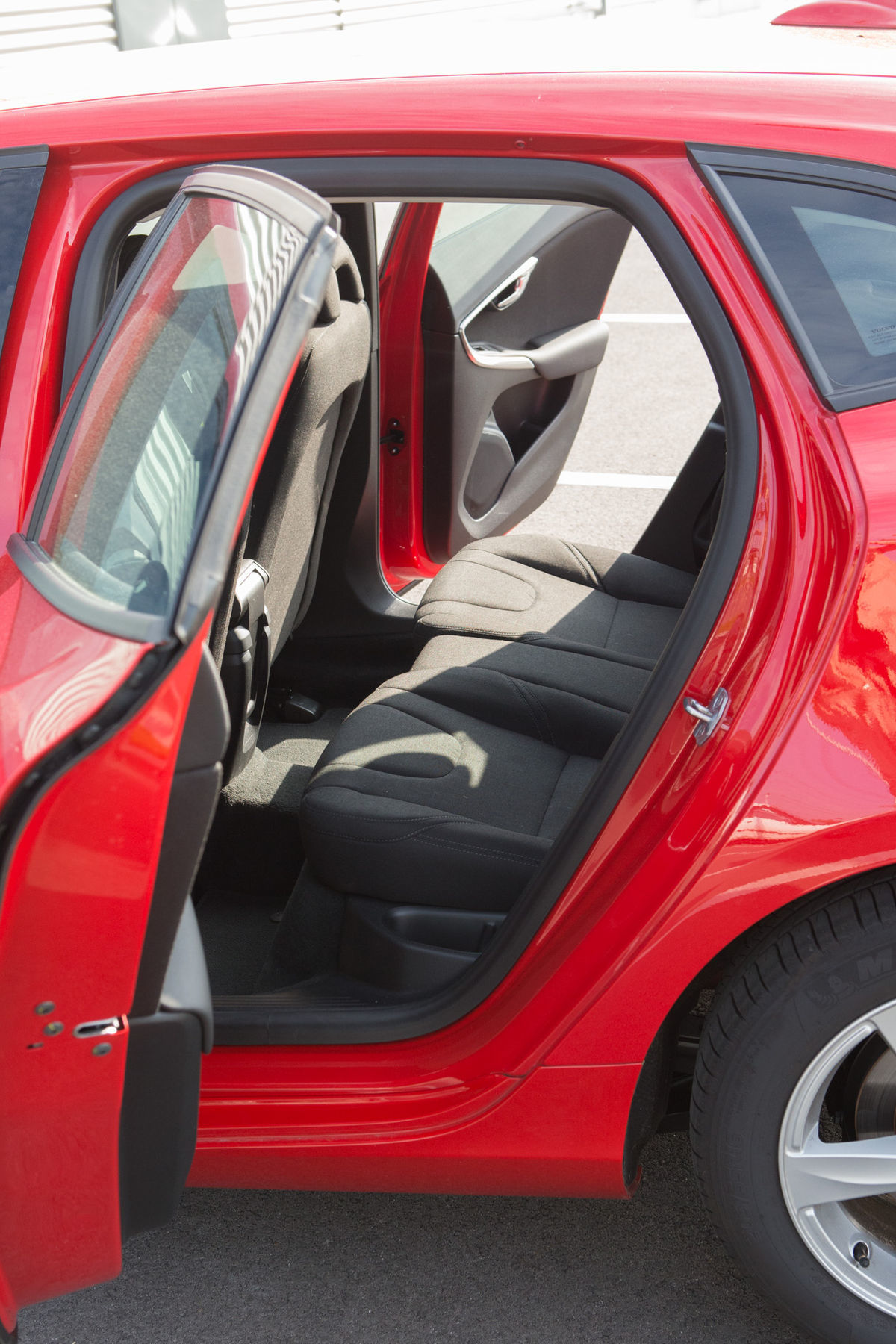 Na zadných sedadlách V40 neočarí. Sedadlá sú...