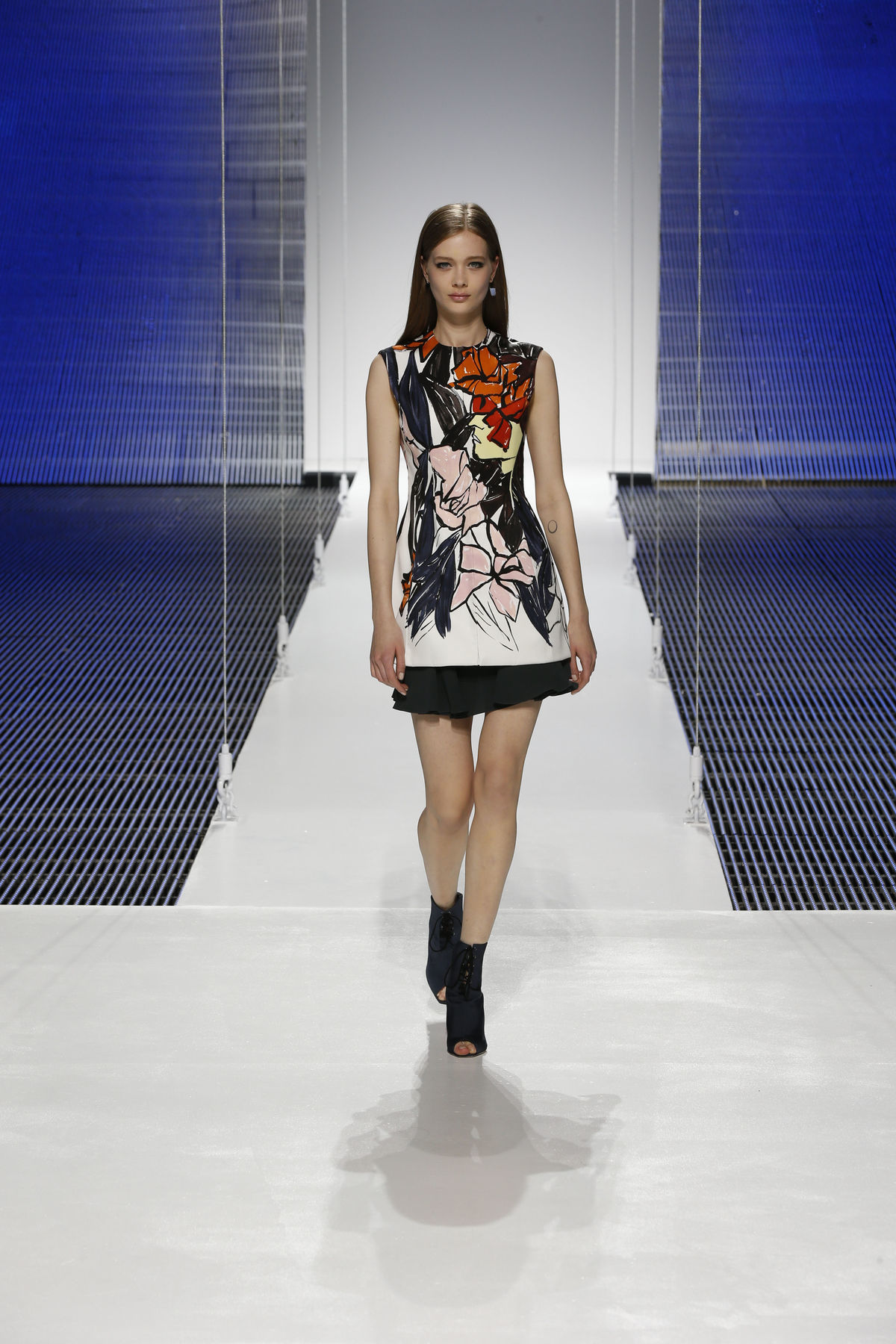 Modelka v kreácii Dior - Resort 2015, ktorá...