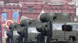 Okázalá vojenská prehliadka na Červenom námestí...