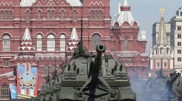 Okázalá vojenská prehliadka na Červenom námestí...