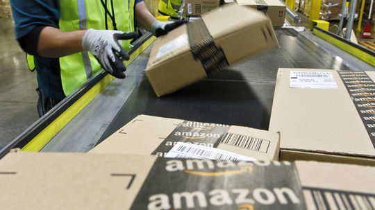 Amazon prerástol aj dopravcov, FedEx s ním ruší spoluprácu