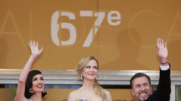 herečka Paz Vega (v šatách Elie Saab Couture), herečka Nicole Kidman (v róbe Armani privé)